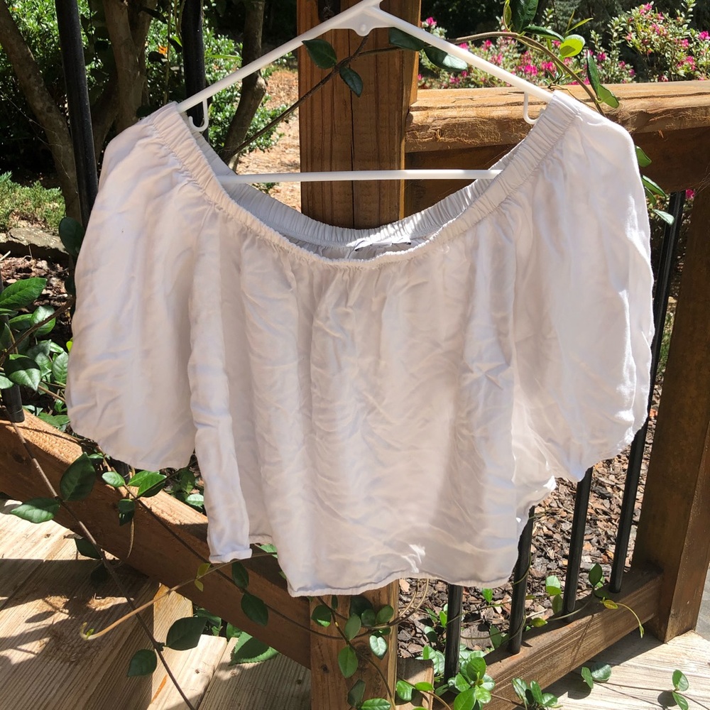 🛍off the shoulder white crop top 🛍